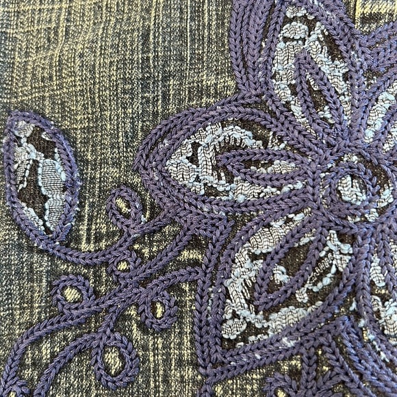 Coldwater Creek Crop Jeans with Decorative Blue Flowers sz.10 - Picture 9 of 9